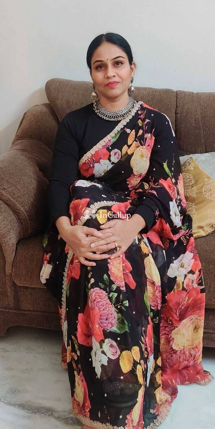 known for being ravishing near lucknow available for incall luxury anal service mature black hair and blue eyes - Call Girls in Lucknow