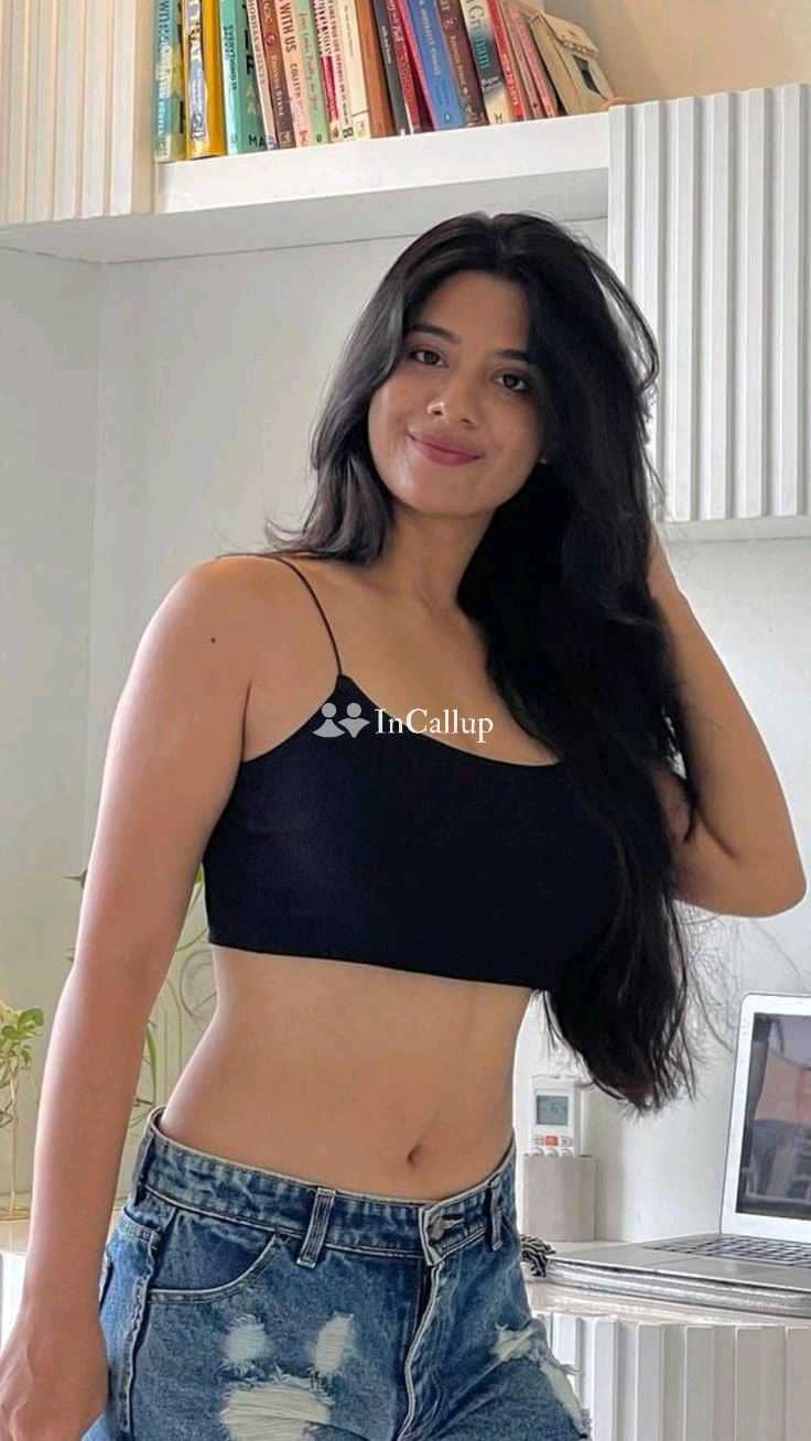 classy priya twenty one year old call girls woman mature black hair and black eyes - Call Girls in Mathura