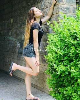 based in moradabad your dream girl kareena kumari twenty years old call girls available now trusted reliable service - Call Girls in Moradabad