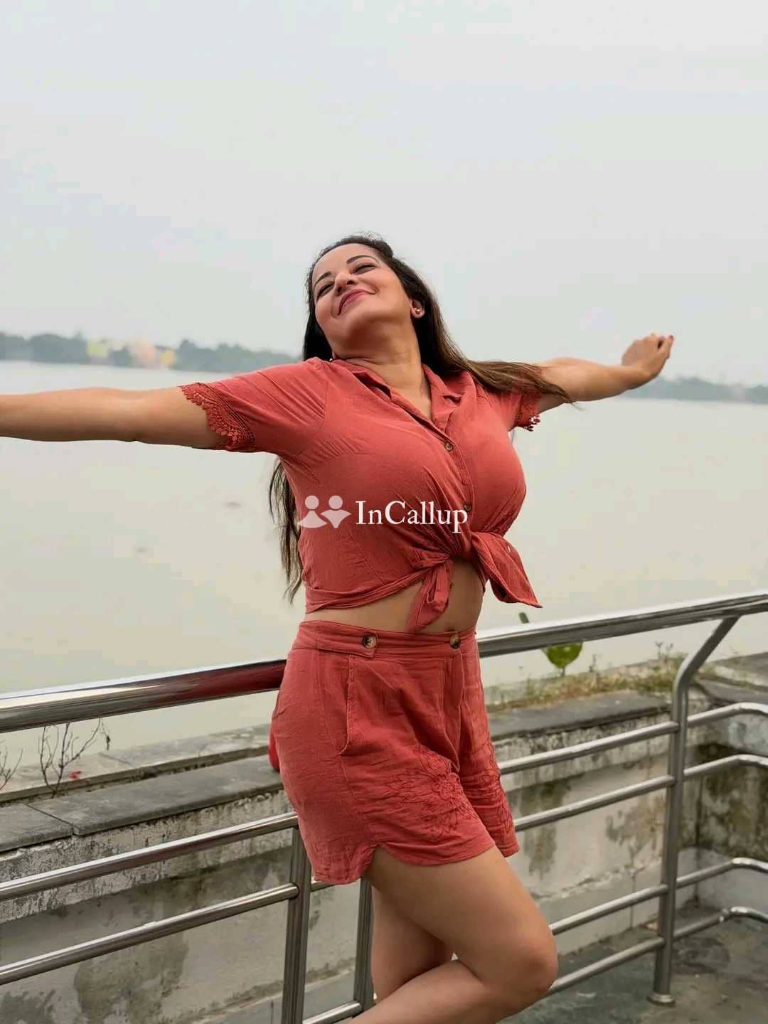 irresistible delightful blonde eyes and black hair known for being charismatic available for day and night service - Call Girls in Mumbai