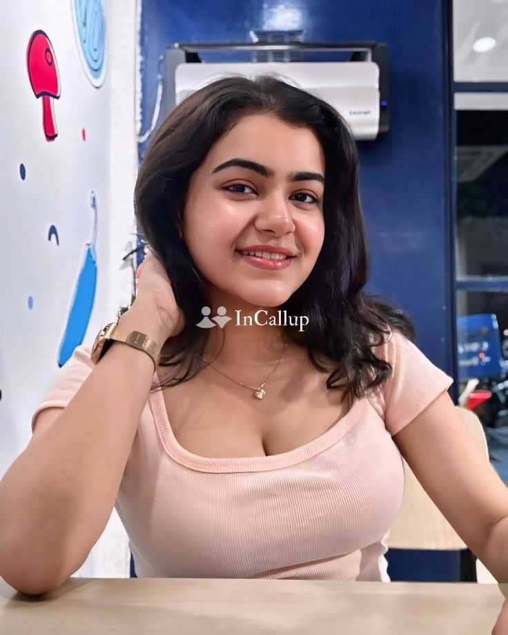 gorgeous escort in mumbai sensual known for being skilled luxury black hair and black eyes - Call Girls in Mumbai