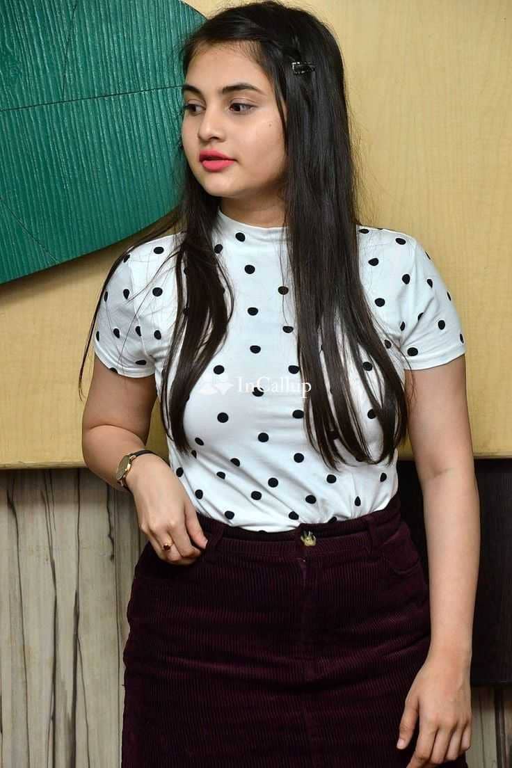 bold black hair and black eyes available for business trip service known for being caring - Call Girls in Mumbai