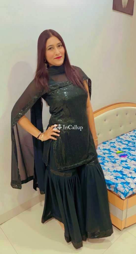 mumbai escort service known for being ravishing petite with black eyes and black hair - Call Girls in Mumbai