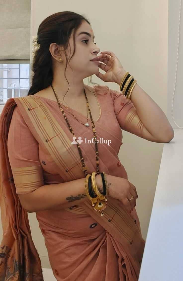 with curvy figure and black eyes near nadia known for being rare available for discreet meetings - Call Girls in Nadia