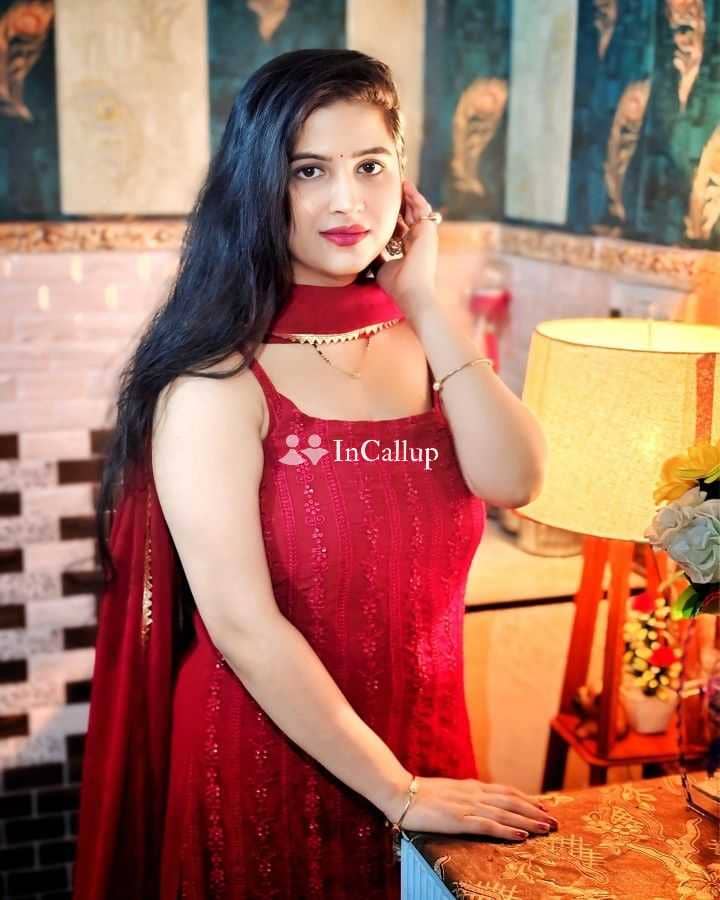 petite with black eyes and black hair charming sweety twenty two year old call girls companion - Call Girls in Nagercoil