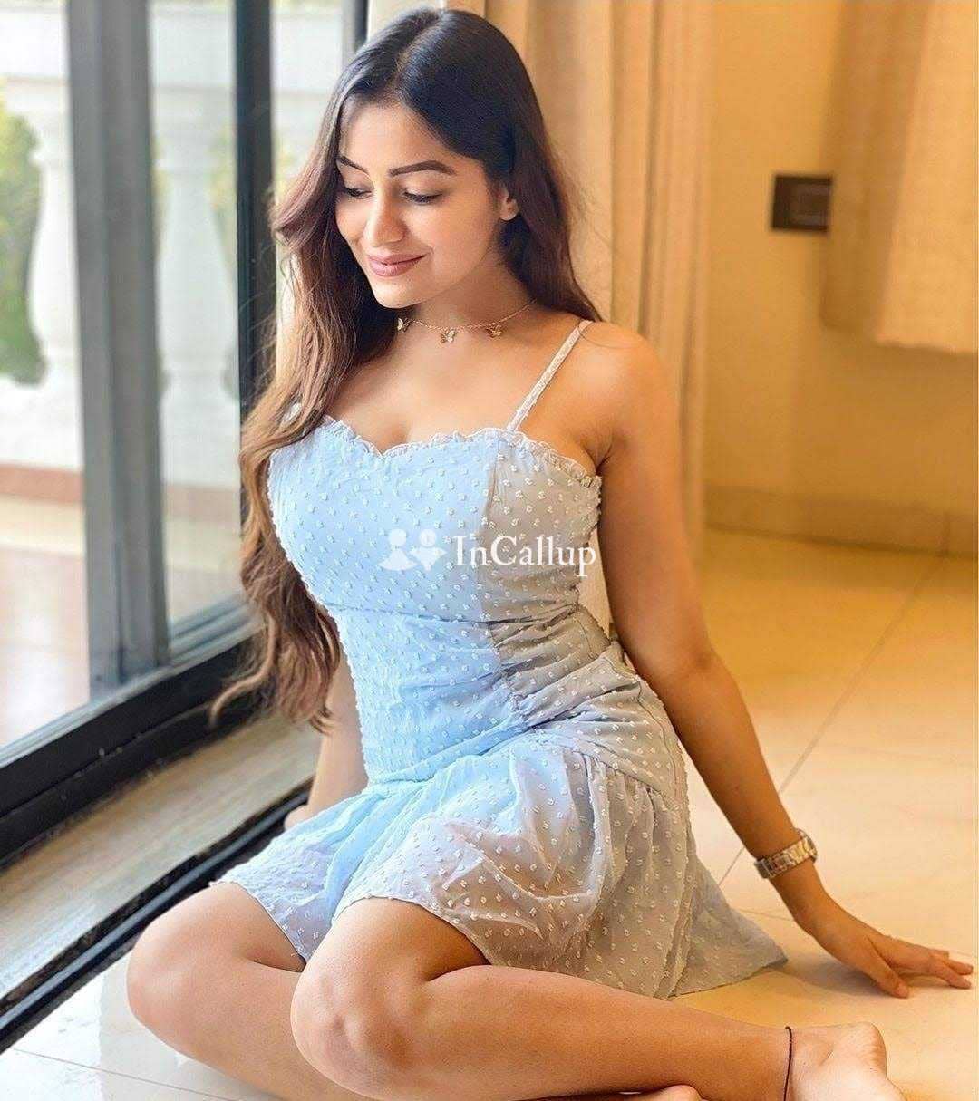 available for private dates dreamy black eyes and black hair available now trusted reliable service - Call Girls in Noida