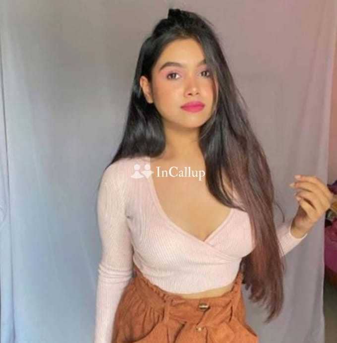 voluptuous with black hair and black eyes charming call girls twenty one year old call girls companion - Call Girls in Noida