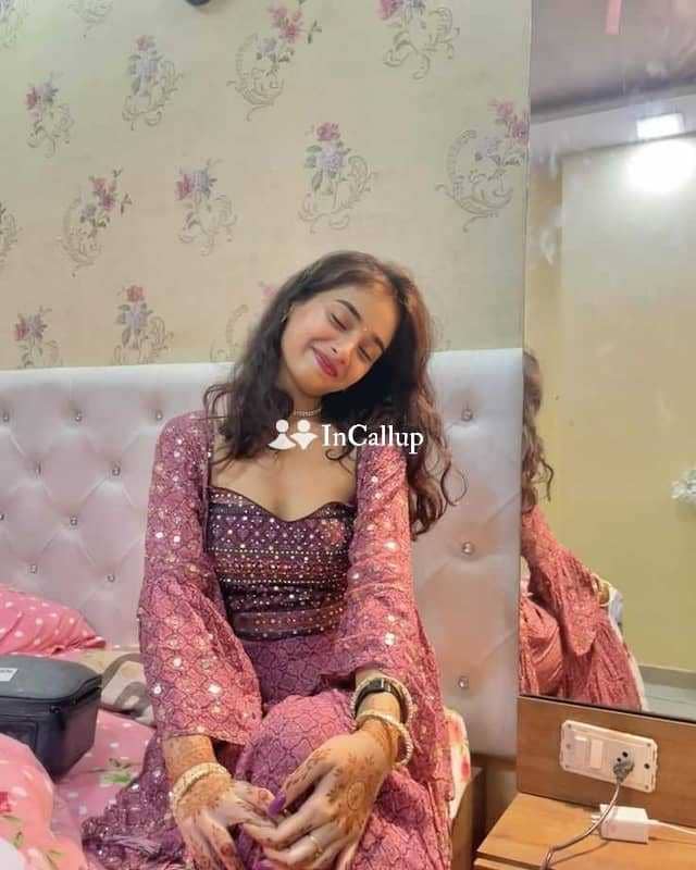 escort available in noida known for being sensual stylish black hair and black eyes angelic - Call Girls in Noida