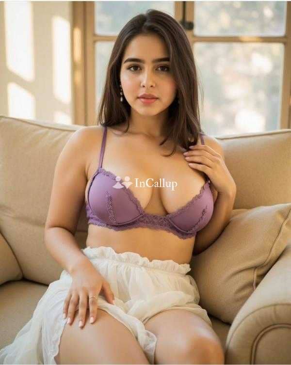 available for incall adorable brown eyes and brown hair known for being affectionate - Call Girls in Panaji