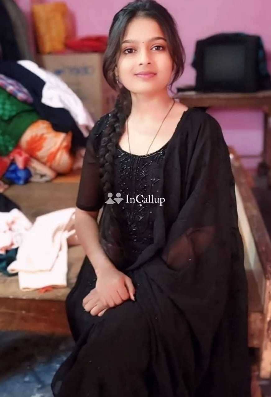 known for being sweet available for discreet meetings feminine black hair and brown eyes - Call Girls in Panaji