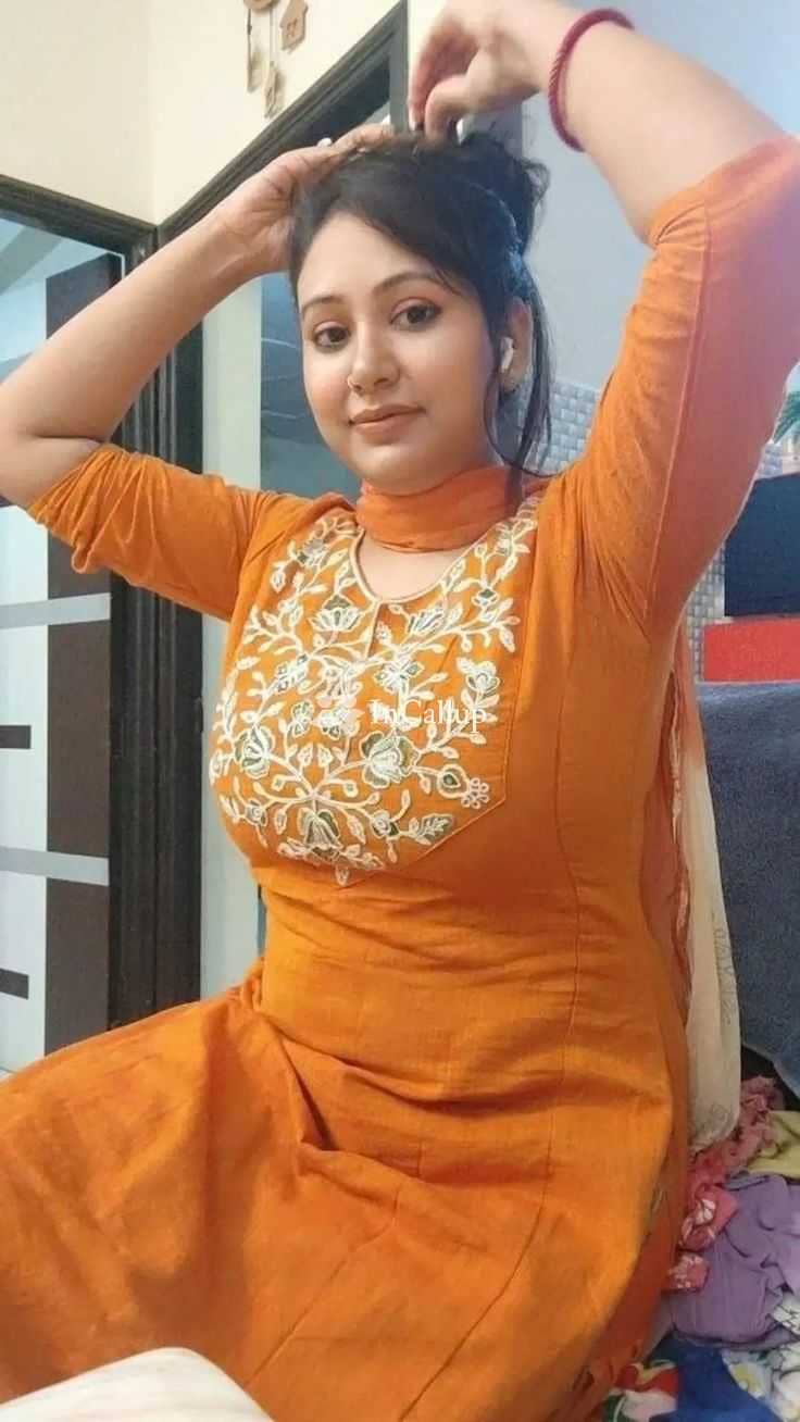 seductive cash on delivery twenty two year old call girls available having black eyes and brown hair - Call Girls in Panaji