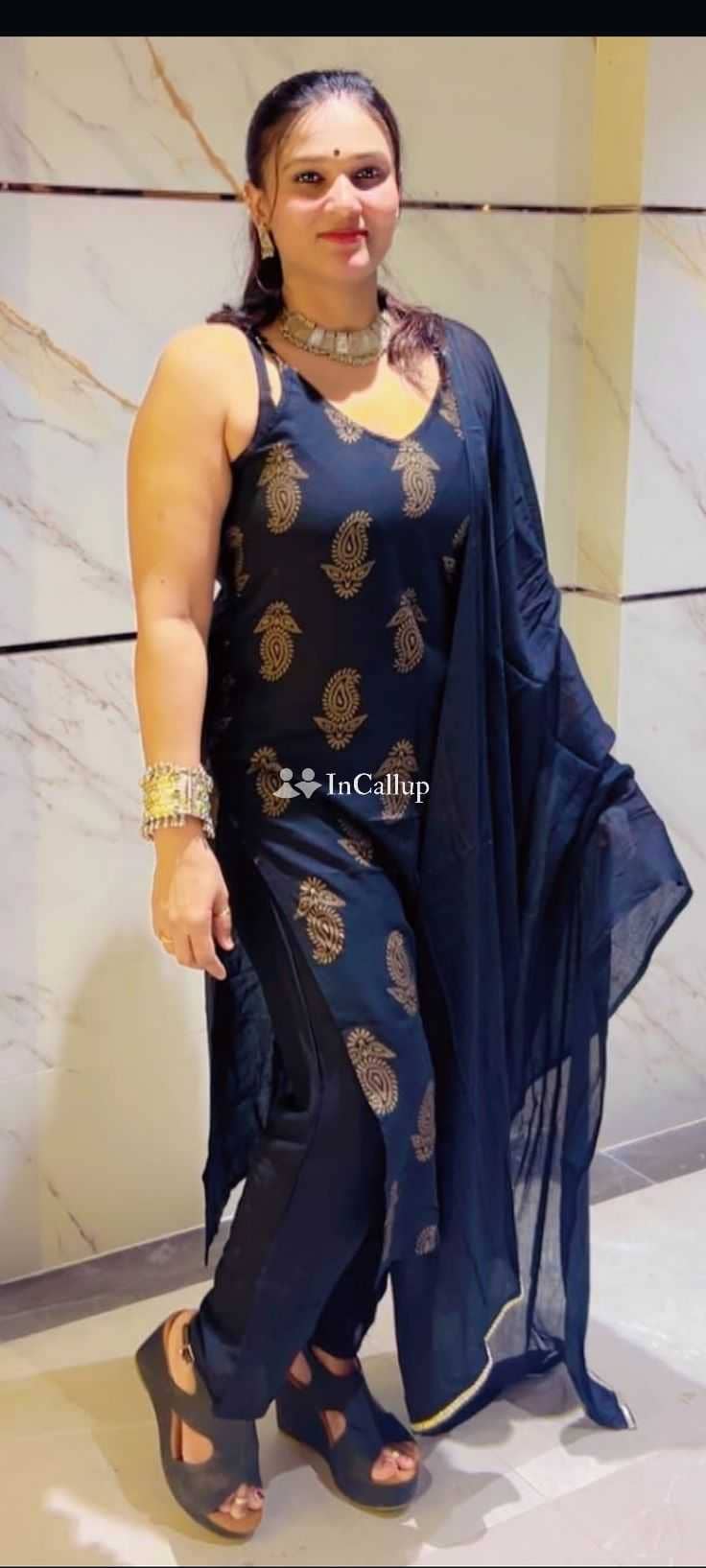 model look with black eyes and brown hair glamorous only cash payment twenty years old call girls - Call Girls in Paradip