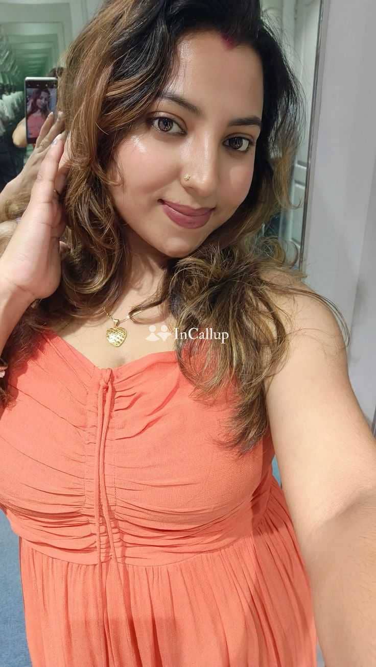 feminine blonde hair and black eyes charming sunita sharma twenty one year old call girls companion thrilling - Call Girls in Patna