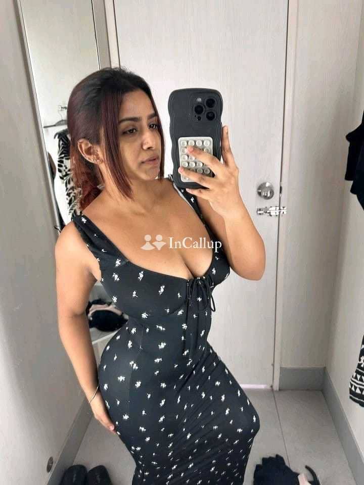 petite amisha nineteen year old call girls beautiful babe in preet vihar with brown hair and hazel eyes - Call Girls in Preet Vihar