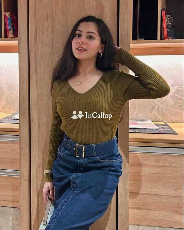 available for weekend fun available nearby pulwama alluring auburn hair and brown eyes - Call Girls in Pulwama