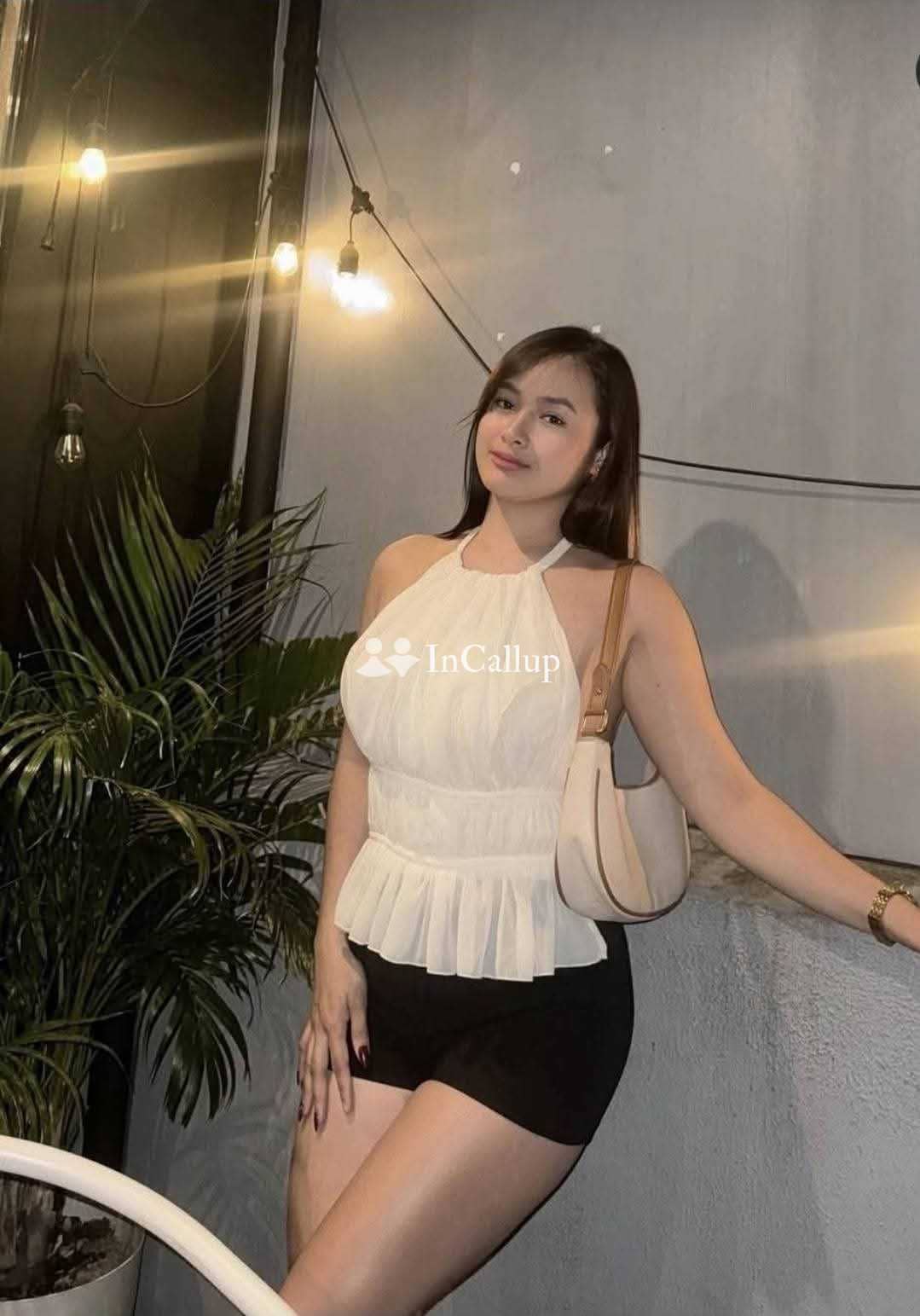 with slim body and black hair available for weekend fun available now trusted reliable service - Call Girls in Pune