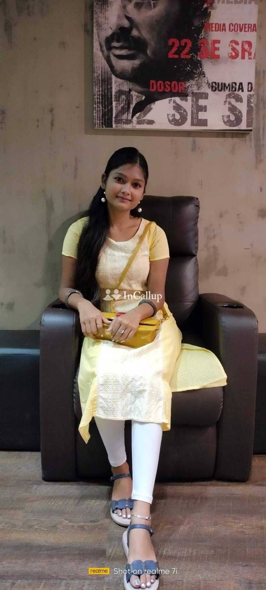gorgeous smile and black hair available for discreet meetings available now trusted reliable service - Call Girls in Purba Bardhaman