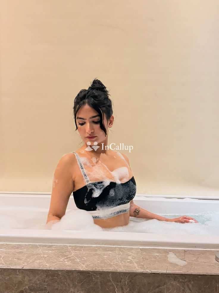 specialized in oral anal videocall doggy style 69 position blowjob handjob woman on top known for being caring - Call Girls in Raiganj