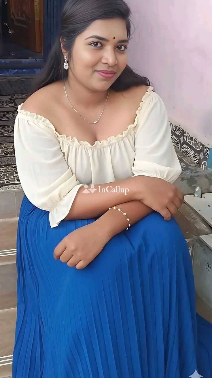 known for being glamorous beautiful doggy style blowjob handjob woman stylish auburn hair and brown eyes - Call Girls in Raigarh