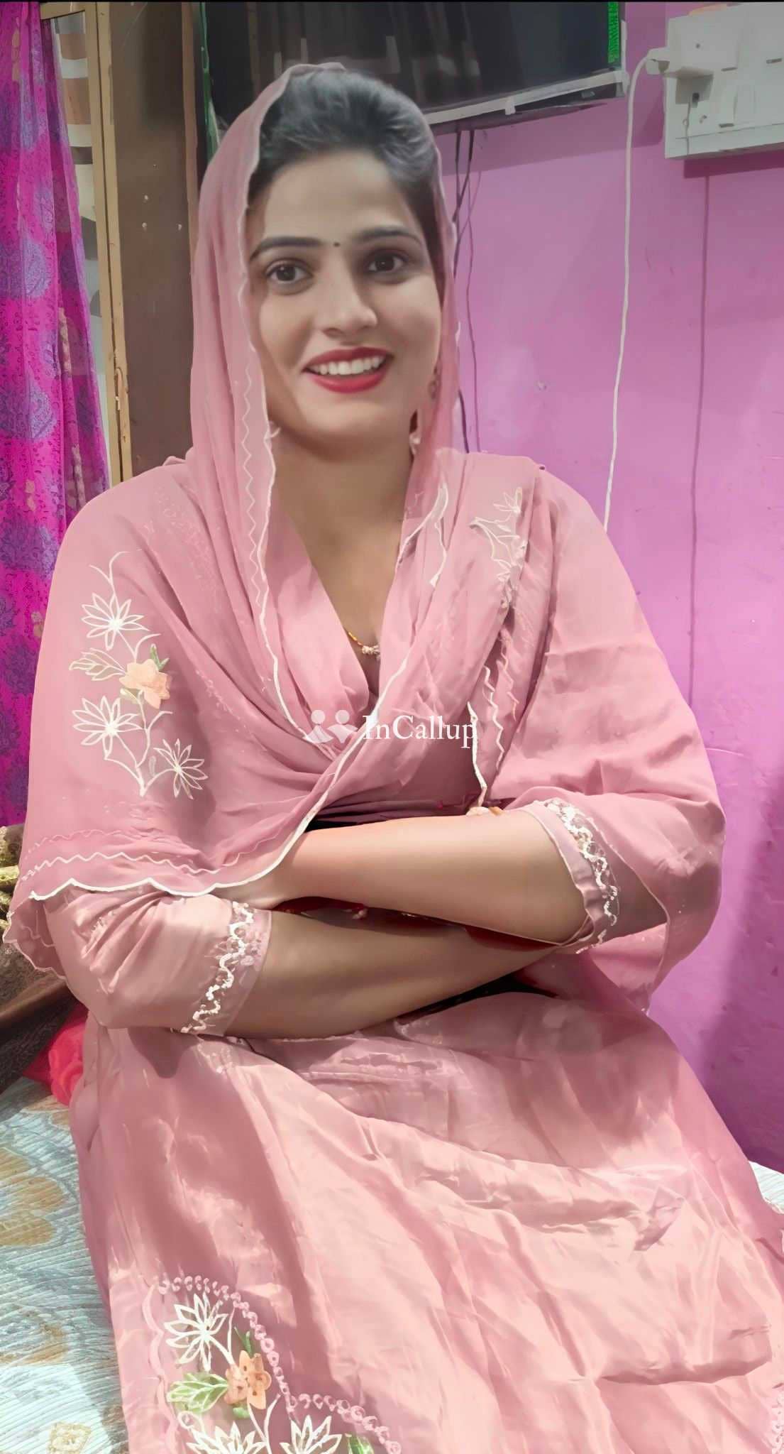 feminine black hair and black eyes available for business trip service elite escort in rajkot - Call Girls in Rajkot