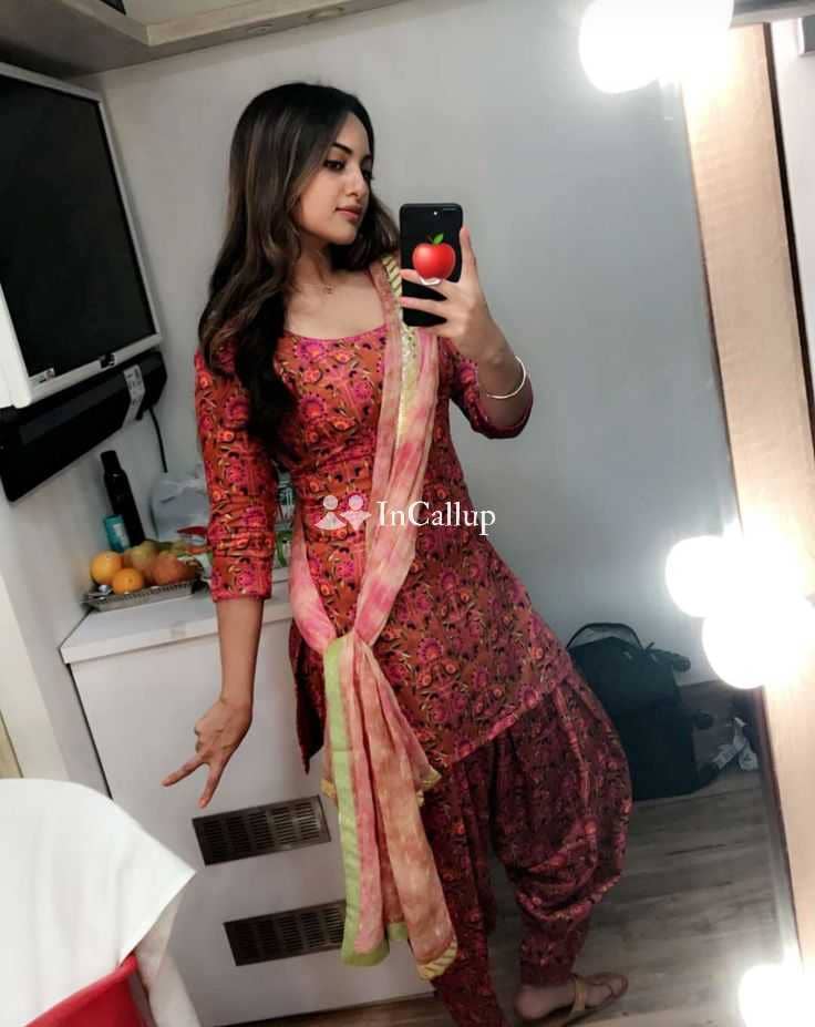 seductive arawy angel twenty year old call girls available glamorous available now trusted reliable service - Call Girls in Saket