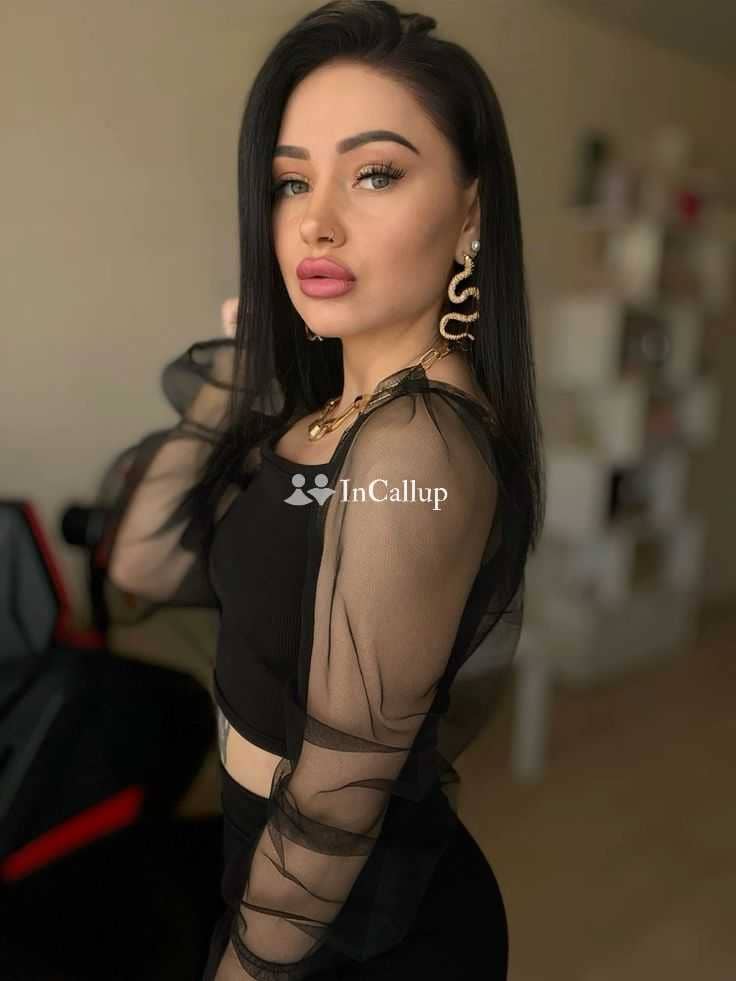 charming black eyes and black hair available for discreet meetings sexy girl from sangli known for being magnetic - Call Girls in Sangli