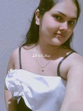 elegant muskan sharma a eighteen year old call girls beauty feminine auburn hair and brown eyes - Call Girls in Sirsa