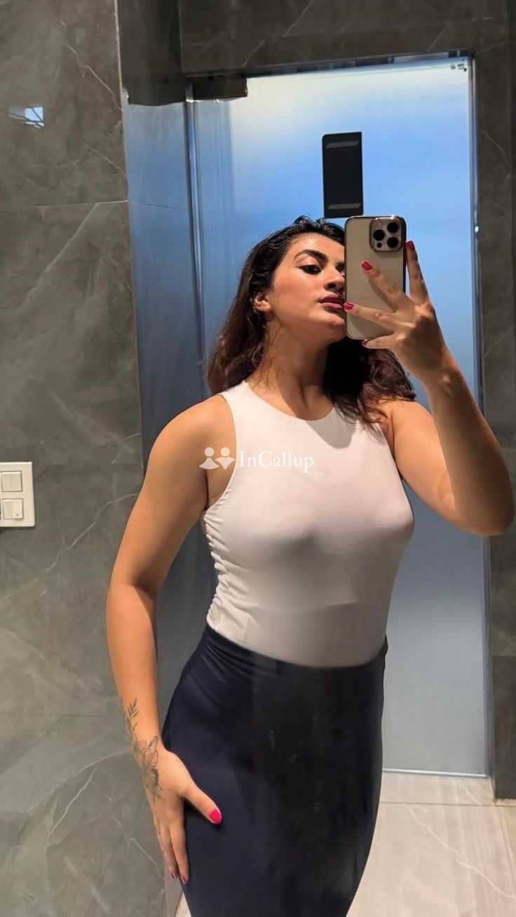 stunning arawy angel twenty years old call girls playmate tempting solapur escort service - Call Girls in Solapur