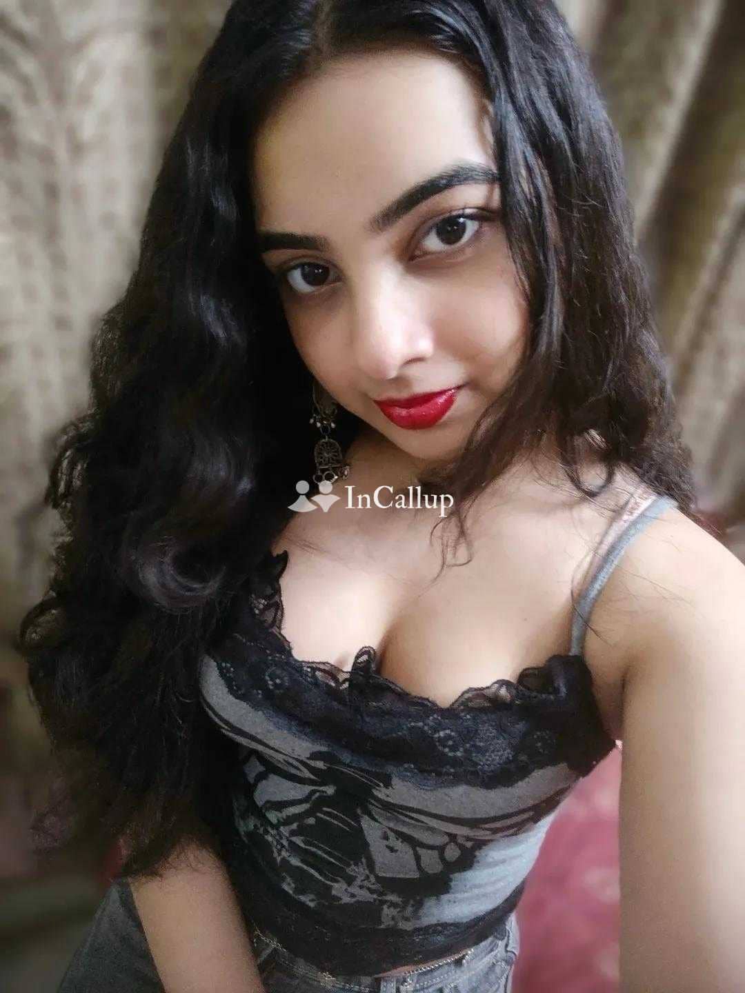 alluring black hair and black eyes tempting known for being ravishing available now trusted reliable service - Call Girls in Supaul