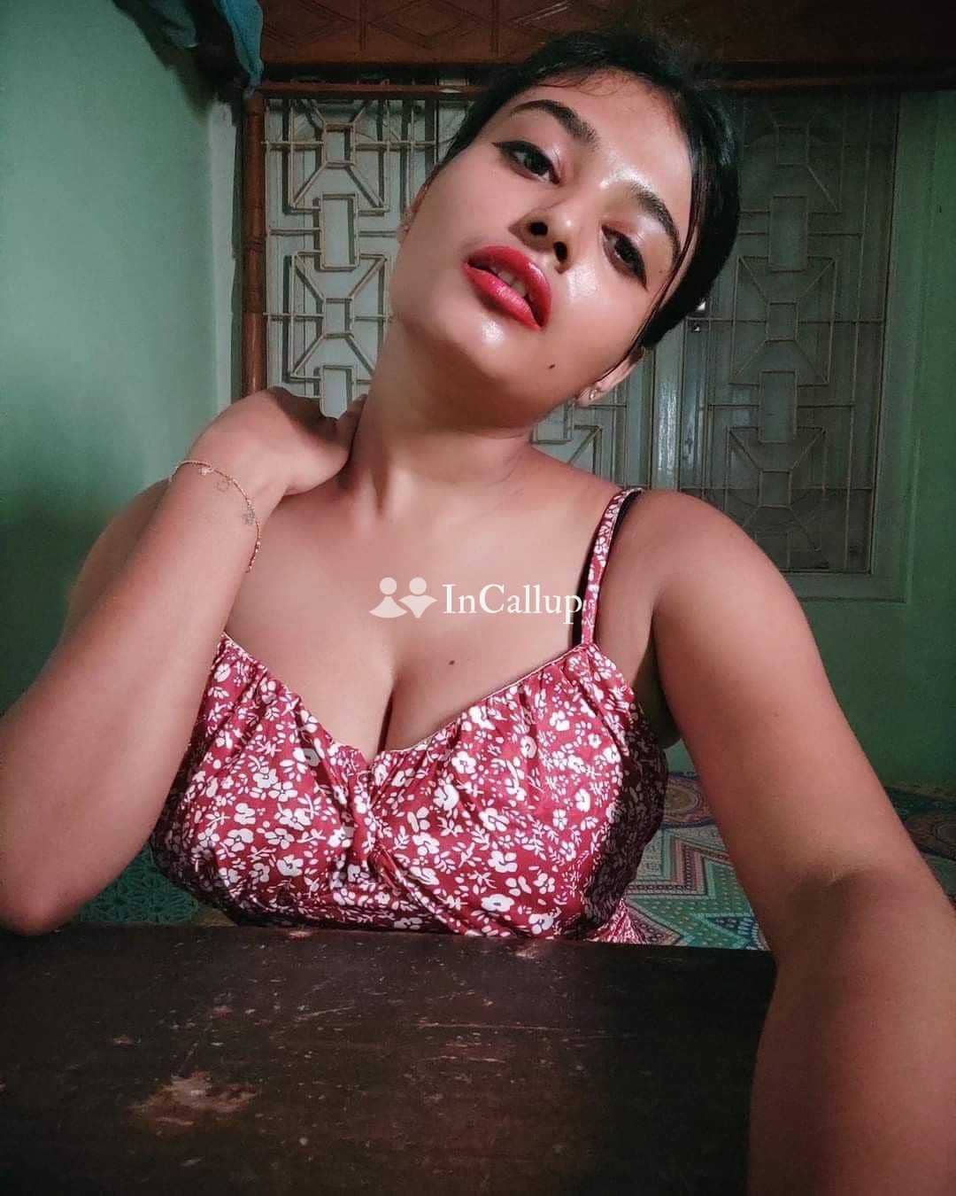 dreamy black eyes and black hair available for party companion known for being sophisticated - Call Girls in Vapi