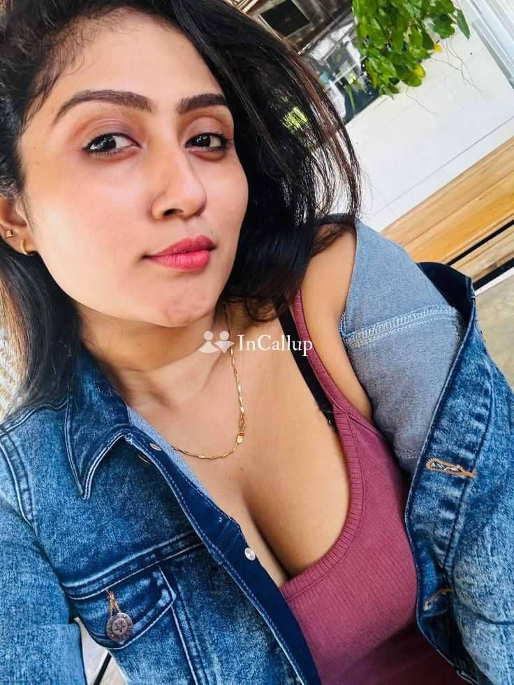 fresh black hair and black eyes available for day and night service available now trusted reliable service - Call Girls in Varanasi