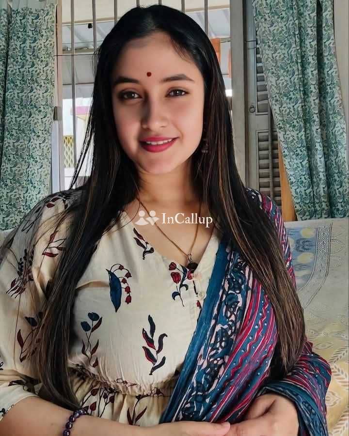 exclusive girlfriend experience babe known for being romantic with slim body and black hair sensual - Call Girls in Varanasi