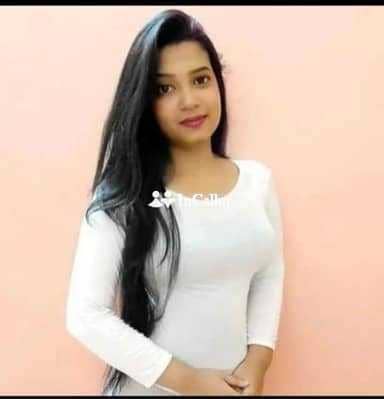 petite pooja medam twenty two year old call girls delicate colored hair and green eyes known for being ravishing - Call Girls in Varanasi