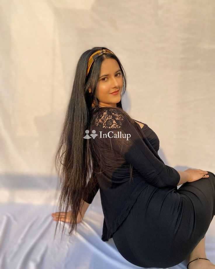 mature black hair and black eyes available for day and night service tempting professional escort in visakhapatnam - Call Girls in Visakhapatnam