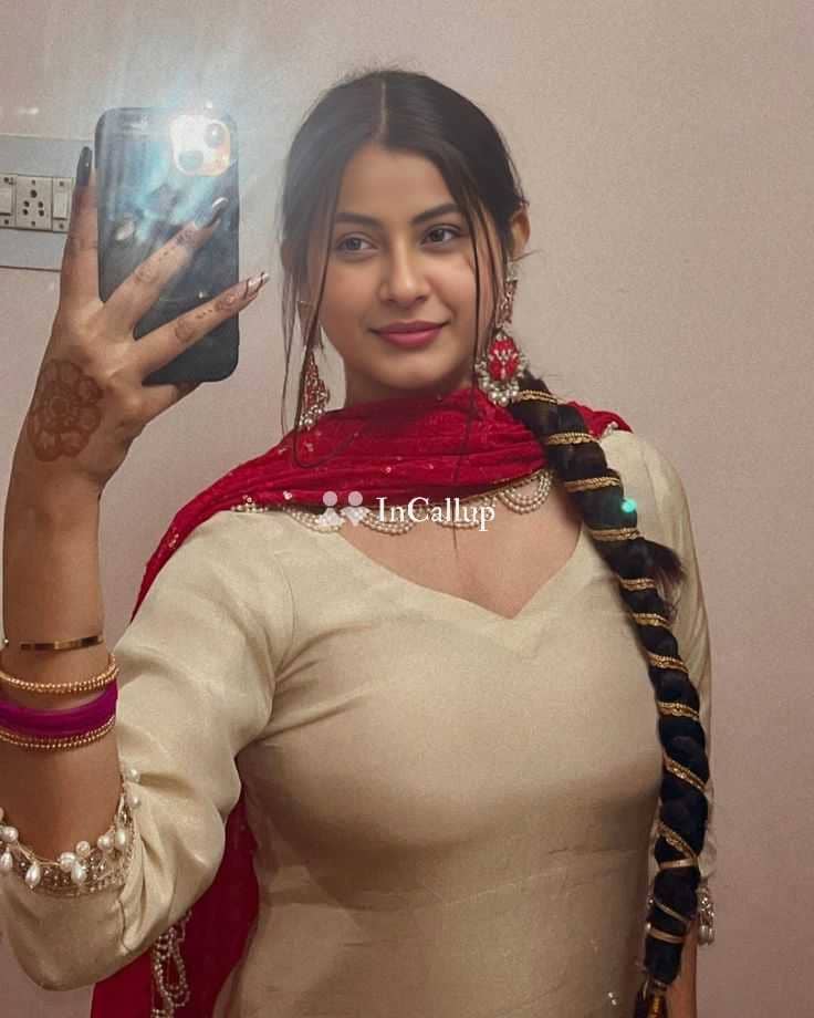 trusted escort from wayanad hot arawy jha twenty one years old call girls known for being charming - Call Girls in Wayanad