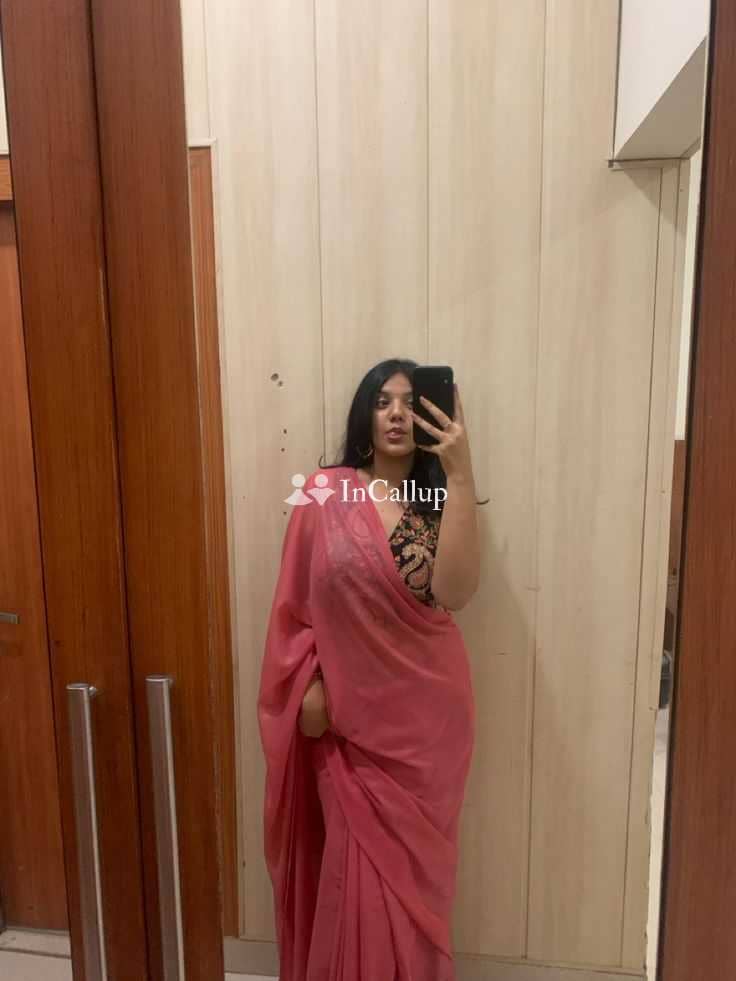 available for party companion tempting black eyes and black hair known for being glamorous - Call Girls in Yanam