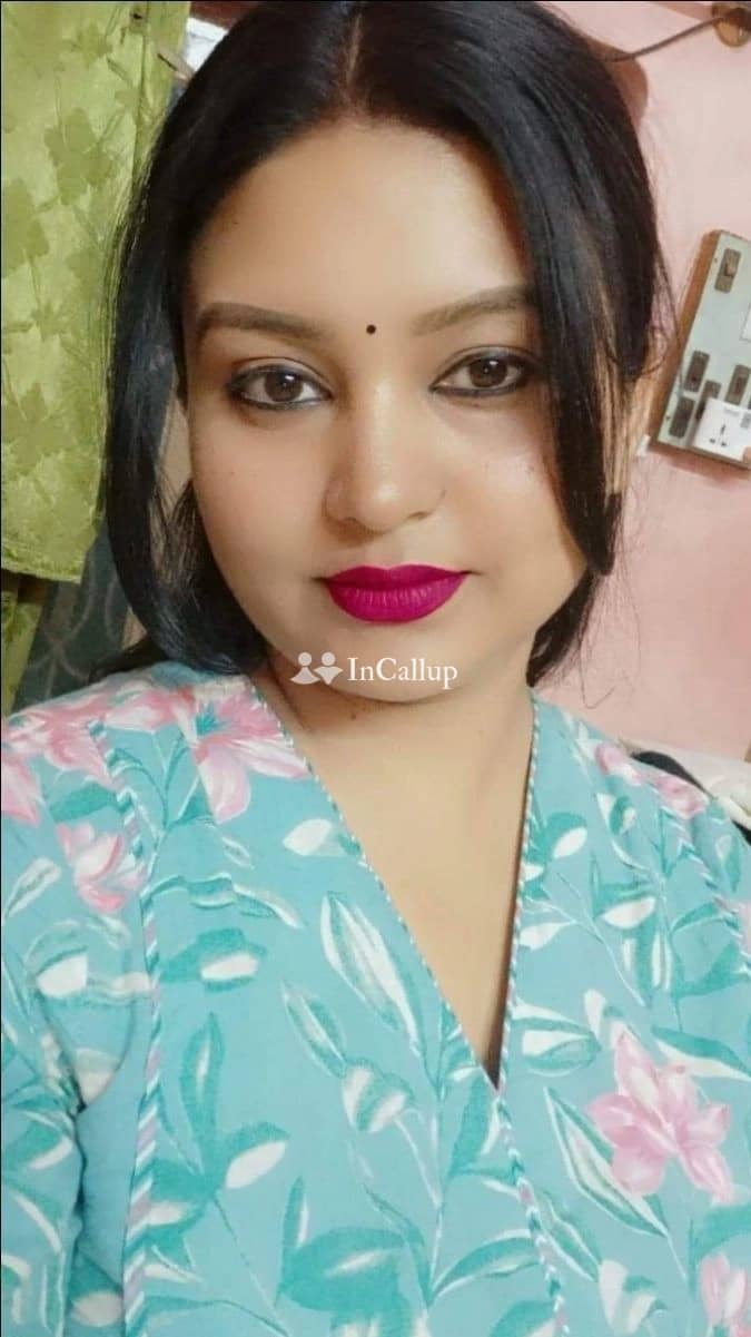 discover the allure of komal kumari a stunning 19 year old call girl in kolhapur offering unforgettable experiences - Call Girls in Kolhapur